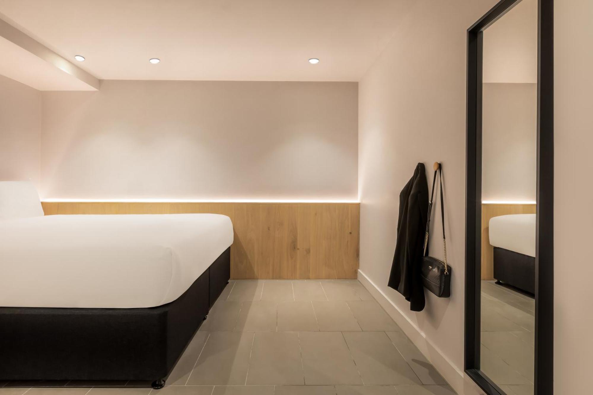 Zedwell Underground Hotel Tottenham Court Rd Лондон Номер фото